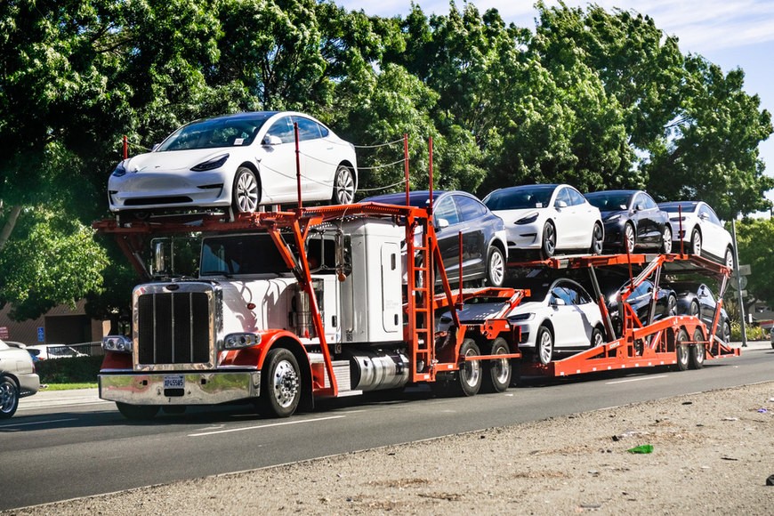 Shipping A Vehicle To And From Hawaii 
At A Glance